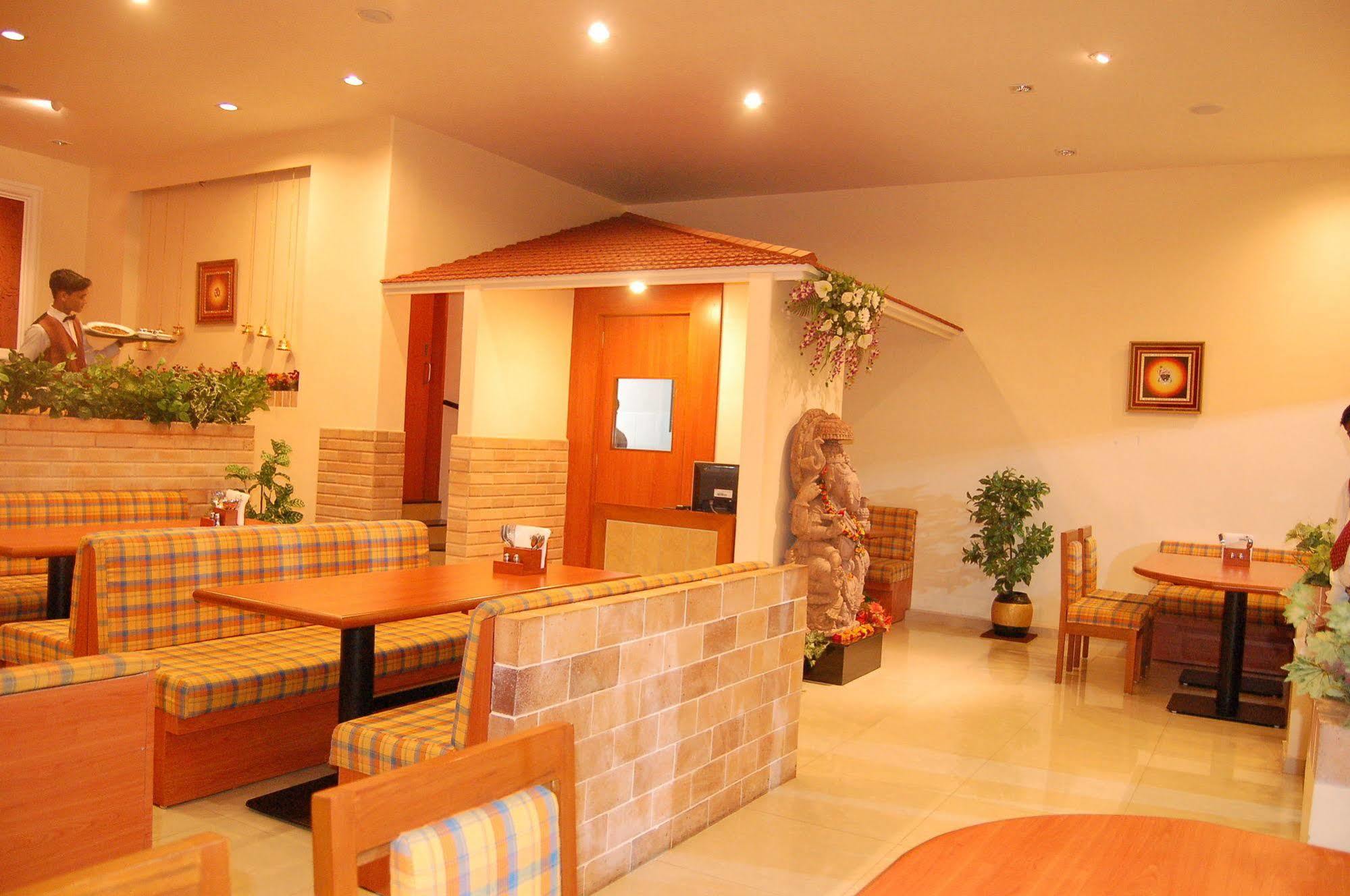 Hotel The Grand Regency Rajkot Exterior foto