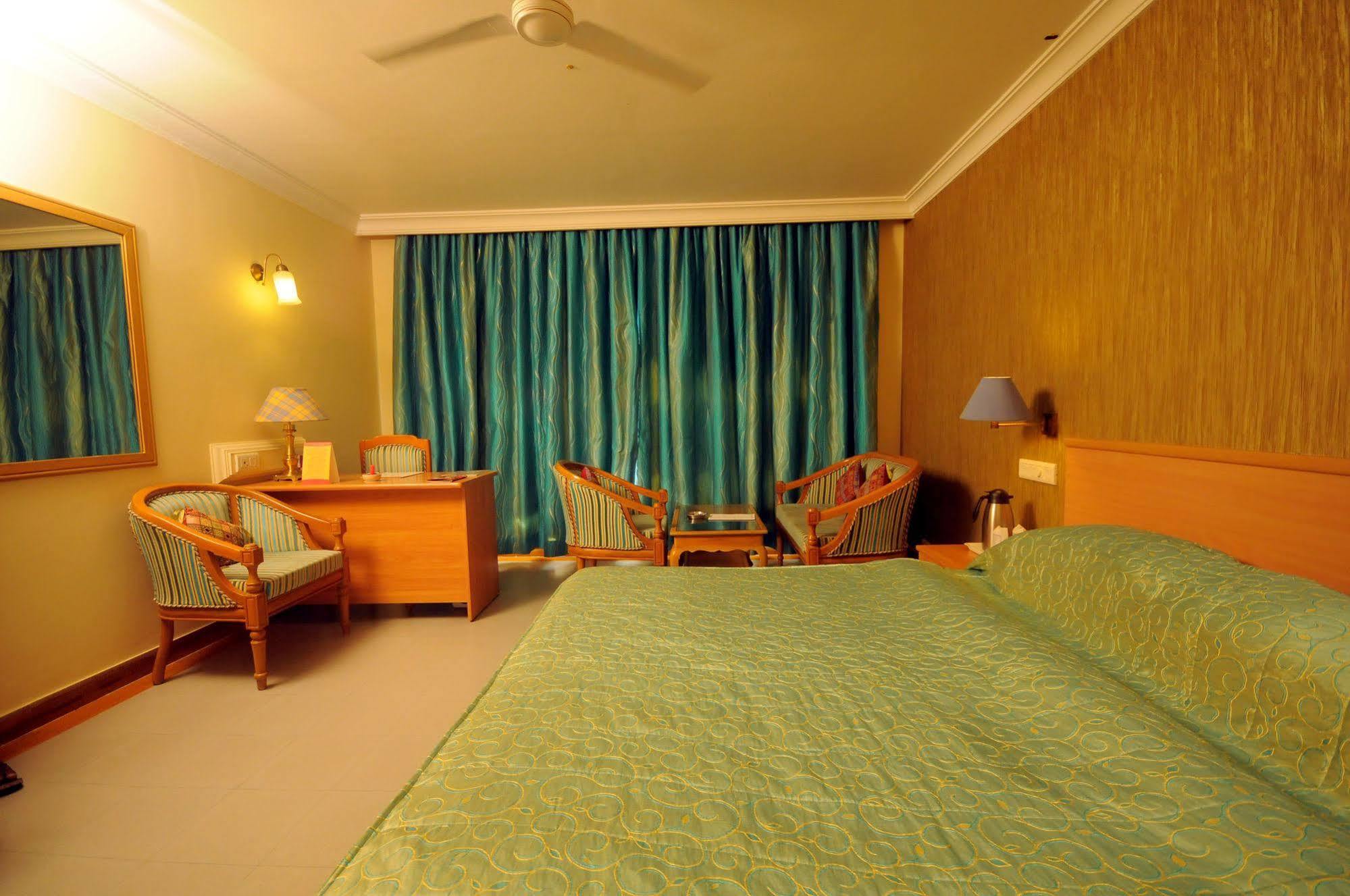 Hotel The Grand Regency Rajkot Exterior foto
