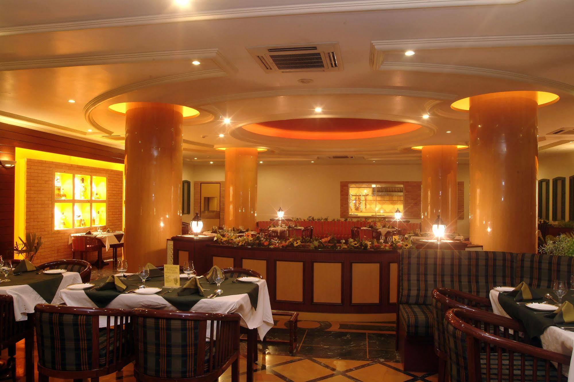 Hotel The Grand Regency Rajkot Exterior foto