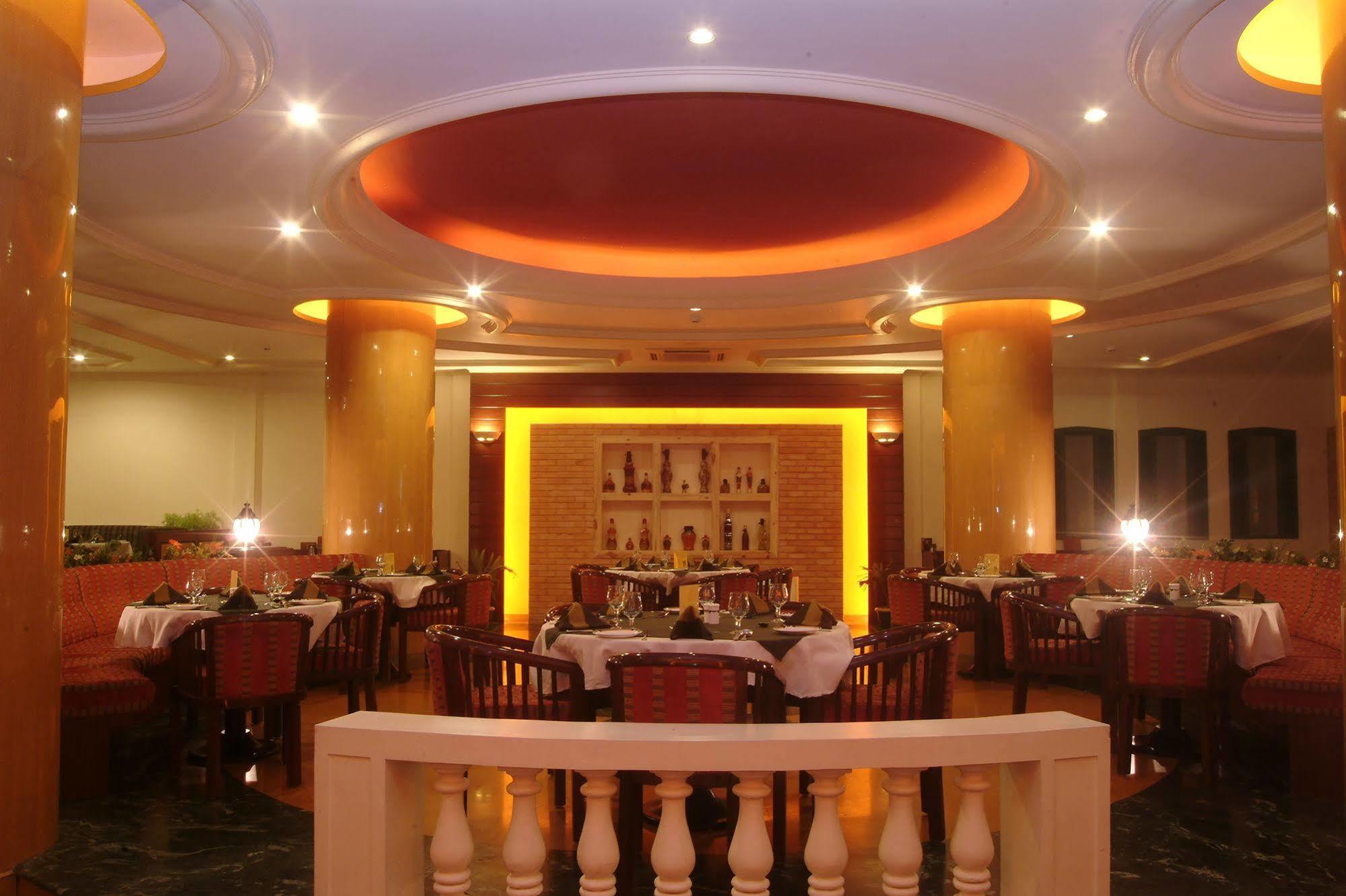 Hotel The Grand Regency Rajkot Exterior foto